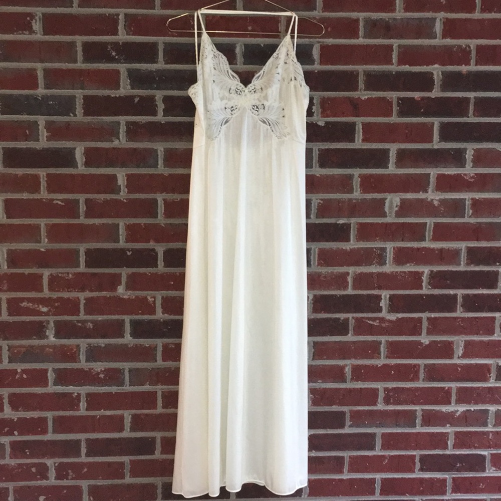 Vintage Vanity Fair Sexy Lace Nightgown Medium